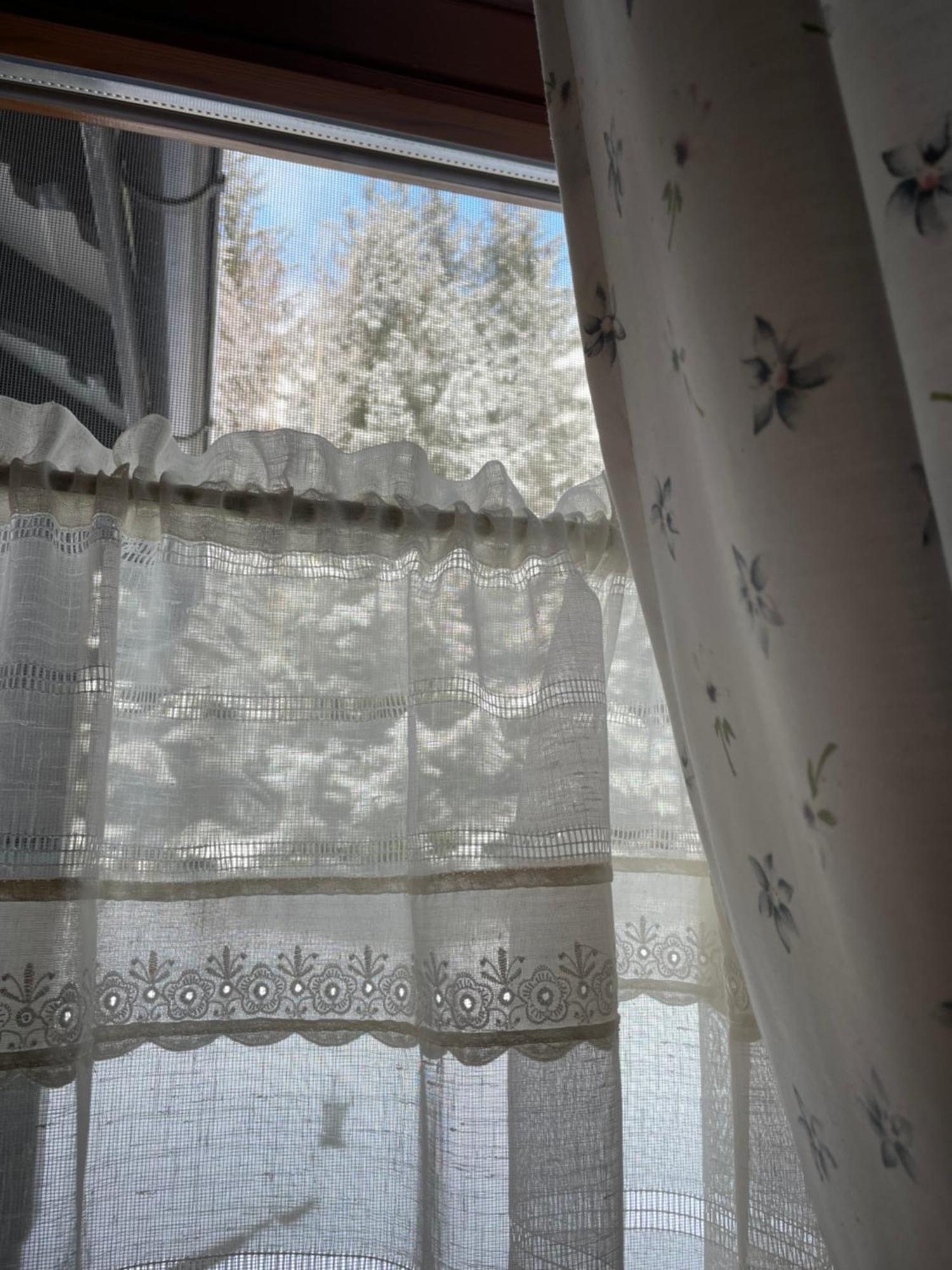 Relaxation In Guta Гута Покращене Шале Bagian luar foto