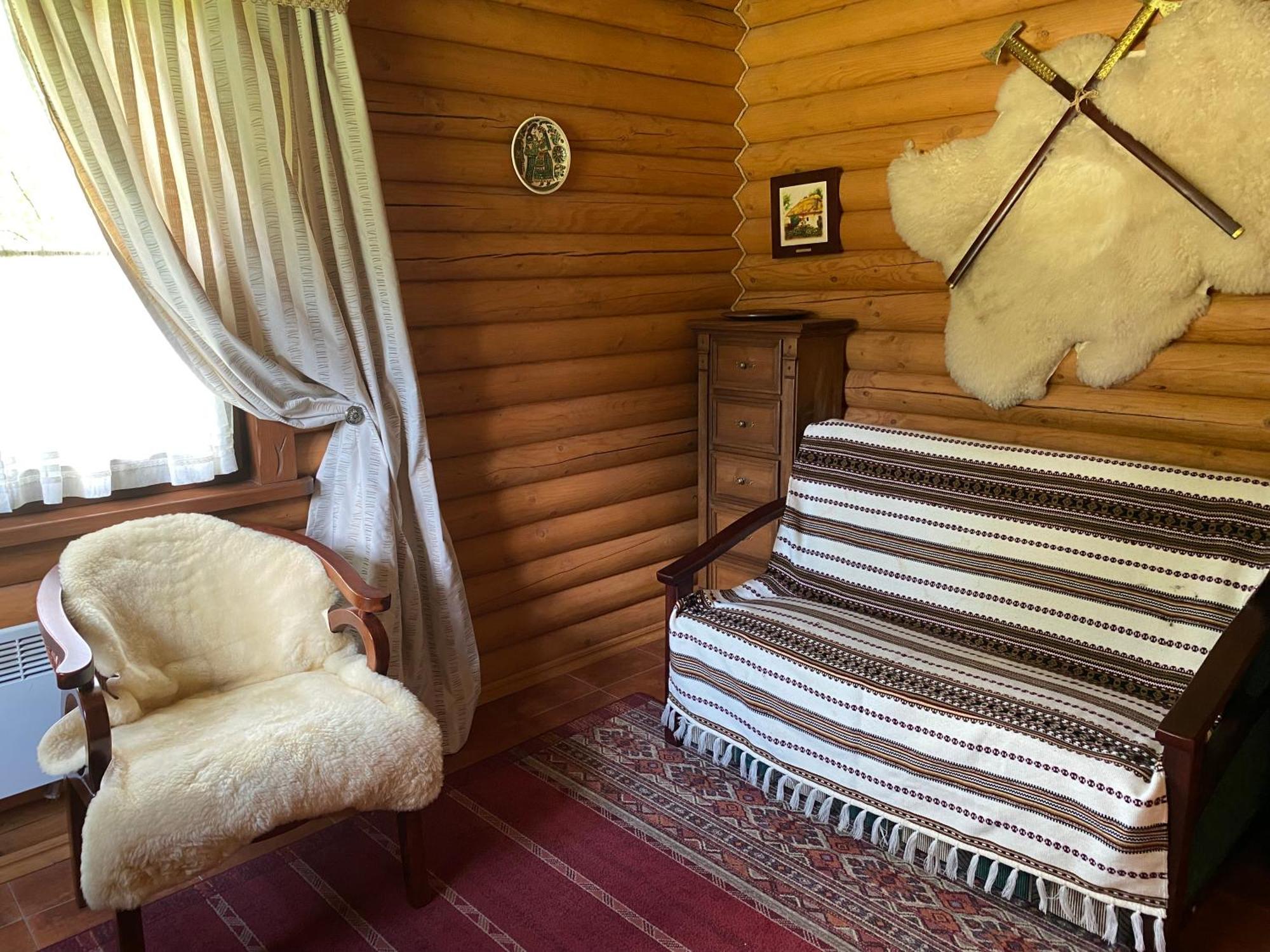 Relaxation In Guta Гута Покращене Шале Bagian luar foto